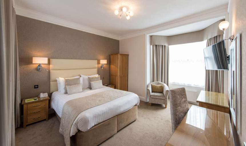 Park Hotel Accommodation (315) Bedroom with Desk