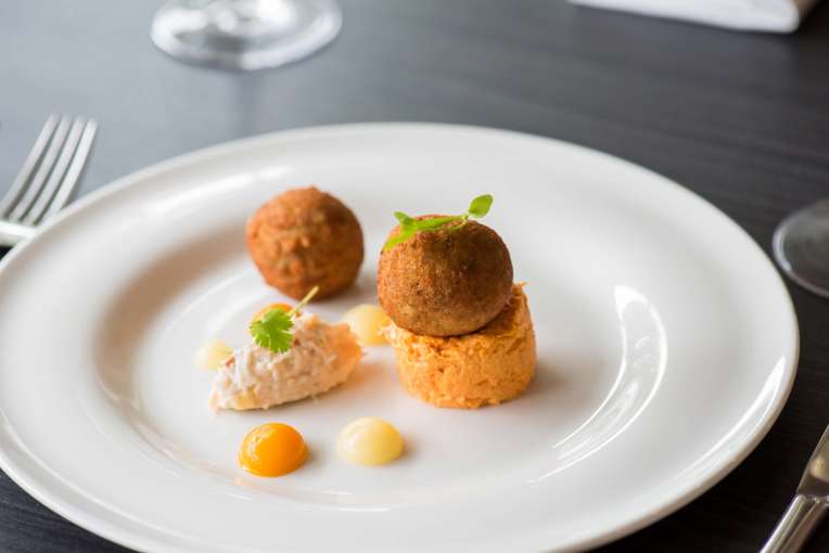 Park Hotel Restaurant Dining Crab Cakes